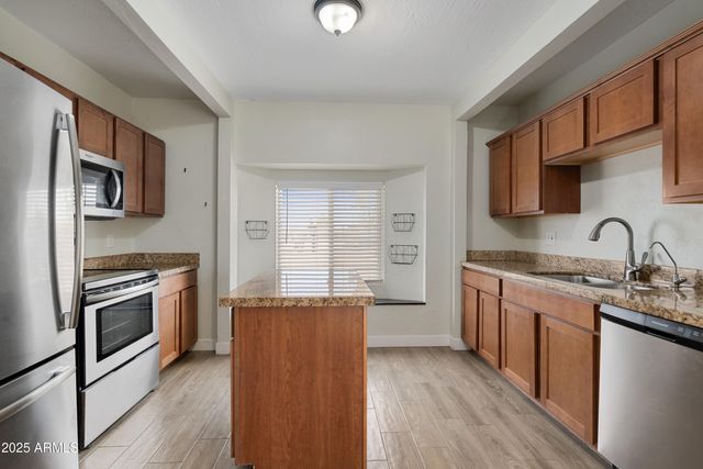 27602 N DENVER HILL Drive, Wittmann, AZ 85361