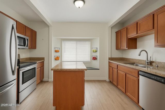 27602 N DENVER HILL Drive, Wittmann, AZ 85361