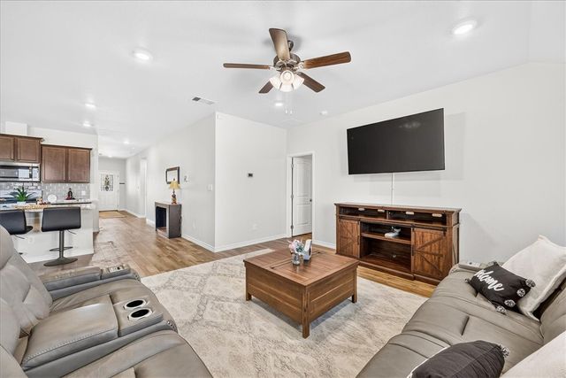 1118 Thames Chase Dr, Corpus Christi, TX 78415