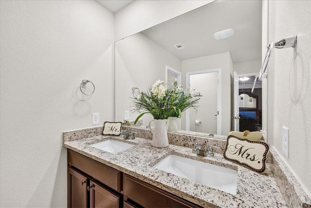 1118 Thames Chase Dr, Corpus Christi, TX 78415