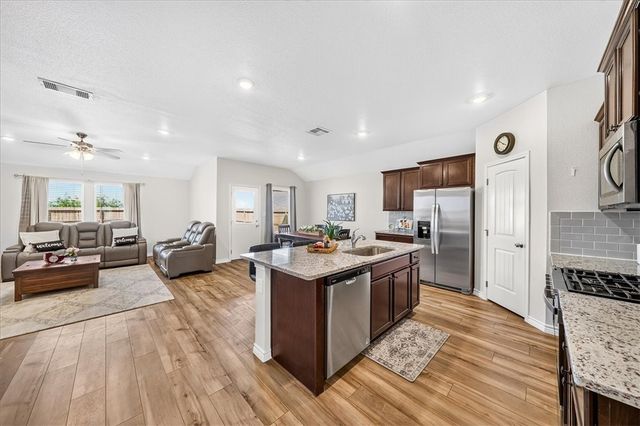 1118 Thames Chase Dr, Corpus Christi, TX 78415