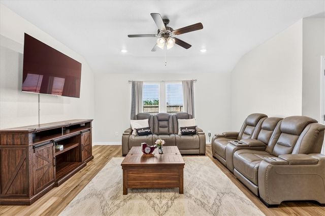 1118 Thames Chase Dr, Corpus Christi, TX 78415