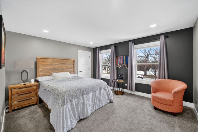 221 Olesen Drive, Naperville, IL 60540