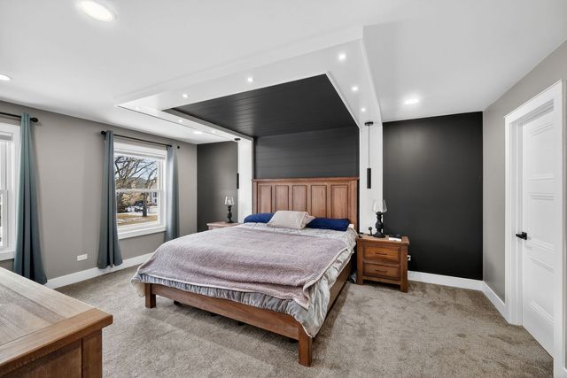 221 Olesen Drive, Naperville, IL 60540