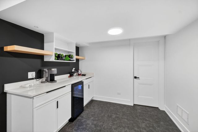 221 Olesen Drive, Naperville, IL 60540