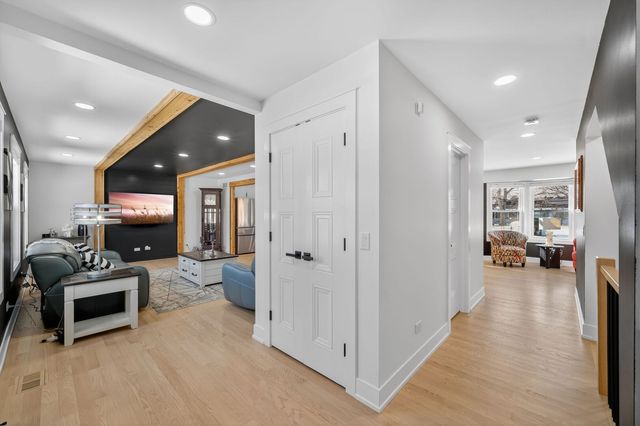 221 Olesen Drive, Naperville, IL 60540