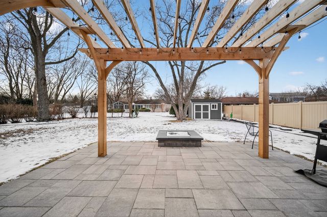 221 Olesen Drive, Naperville, IL 60540