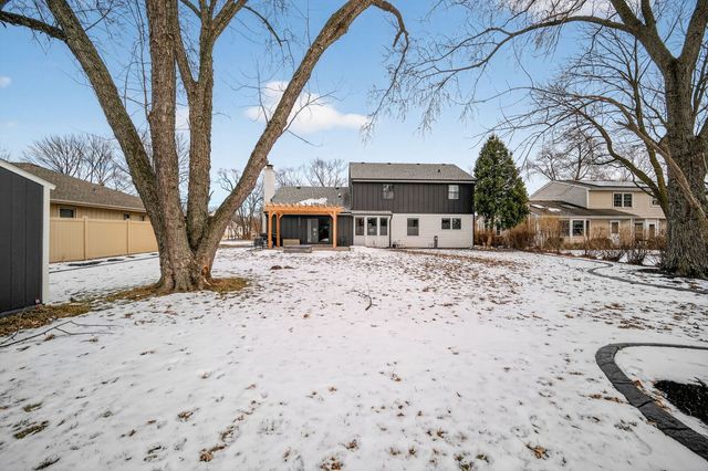 221 Olesen Drive, Naperville, IL 60540