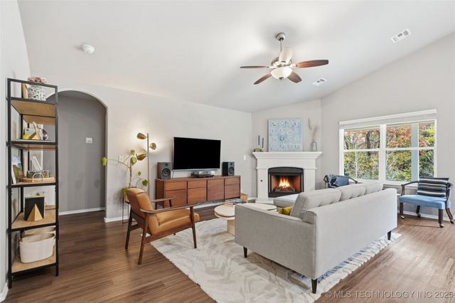 7505 S Walnut Avenue, Broken Arrow, OK 74011