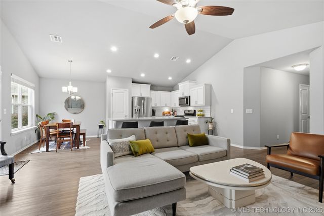 7505 S Walnut Avenue, Broken Arrow, OK 74011