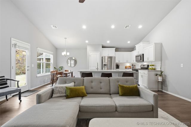 7505 S Walnut Avenue, Broken Arrow, OK 74011