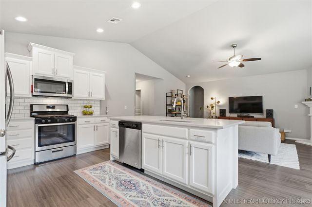 7505 S Walnut Avenue, Broken Arrow, OK 74011