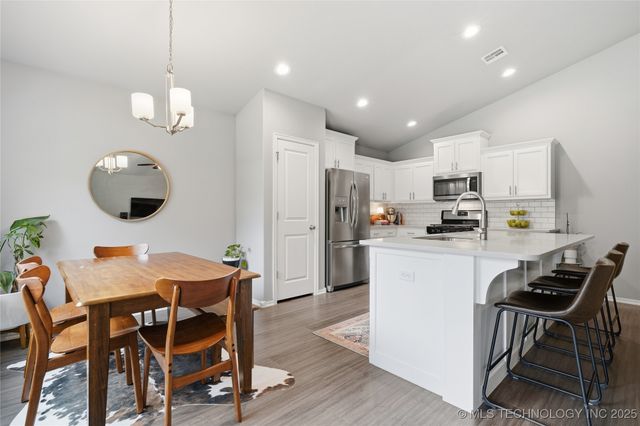 7505 S Walnut Avenue, Broken Arrow, OK 74011