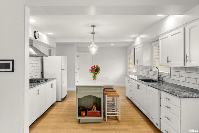 1013 W BEECH Street, Chillicothe, IL 61523