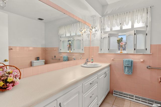 1013 W BEECH Street, Chillicothe, IL 61523