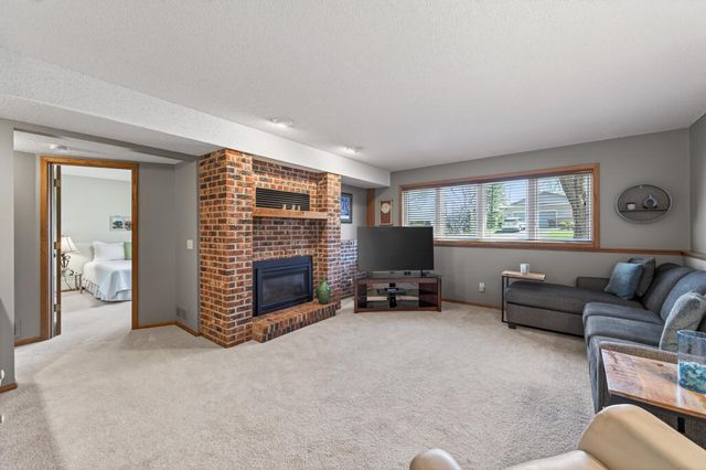 4615 Deerwood Lane N, Plymouth, MN 55442