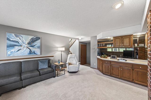 4615 Deerwood Lane N, Plymouth, MN 55442