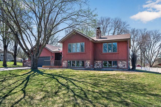 4615 Deerwood Lane N, Plymouth, MN 55442