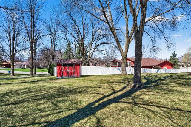 4615 Deerwood Lane N, Plymouth, MN 55442