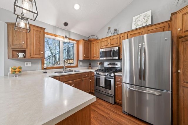 4615 Deerwood Lane N, Plymouth, MN 55442