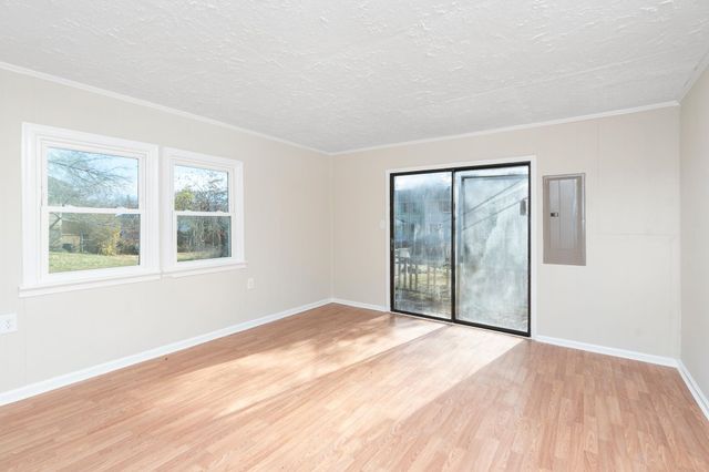 842 MAPLE AVE, Waynesboro, VA 22980