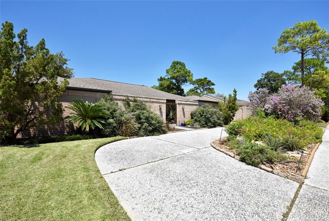 11418 Lakeside Place Drive, Houston, TX 77077