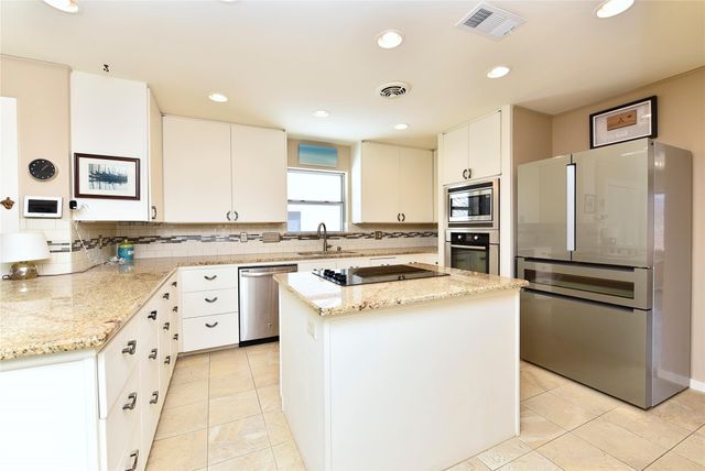 11418 Lakeside Place Drive, Houston, TX 77077