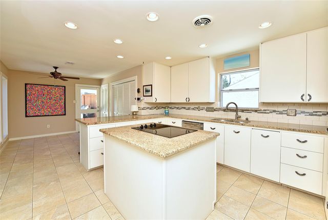 11418 Lakeside Place Drive, Houston, TX 77077