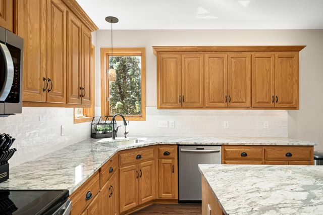 7040 Isleton Avenue S, Cottage Grove, MN 55016