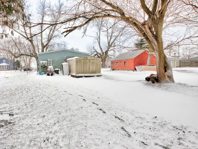 211 Mcclung Road, La Porte, IN 46350