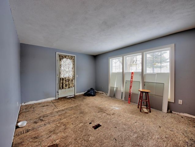 211 Mcclung Road, La Porte, IN 46350