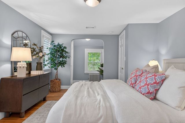 35 Cleveland Rd, Wellesley, MA 02481