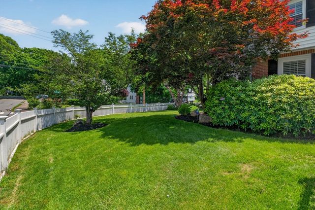 35 Cleveland Rd, Wellesley, MA 02481