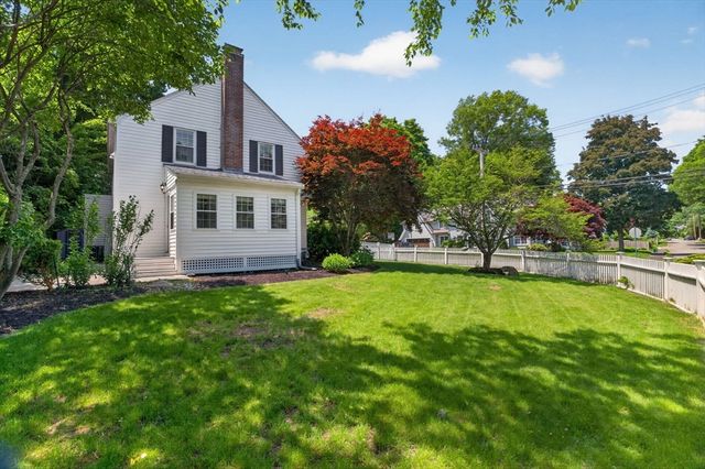 35 Cleveland Rd, Wellesley, MA 02481