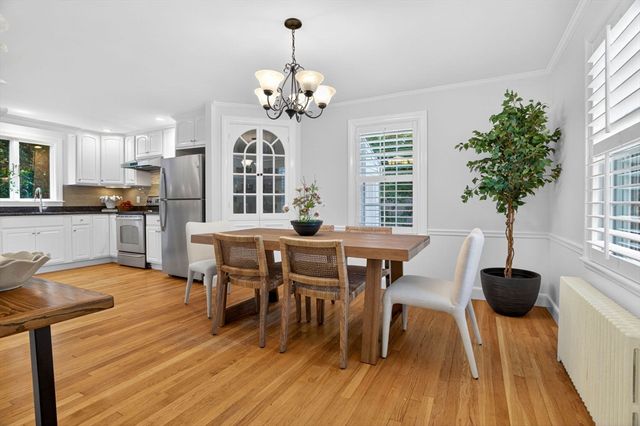 35 Cleveland Rd, Wellesley, MA 02481