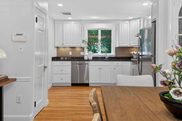 35 Cleveland Rd, Wellesley, MA 02481