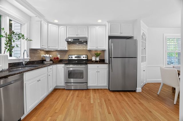35 Cleveland Rd, Wellesley, MA 02481