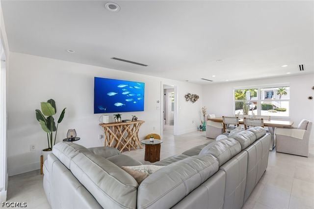 140 Egret ST, Fort Myers Beach, FL 33931