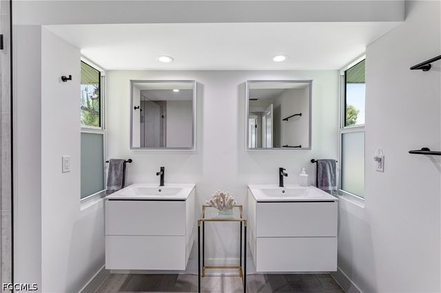140 Egret ST, Fort Myers Beach, FL 33931