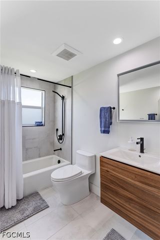 140 Egret ST, Fort Myers Beach, FL 33931