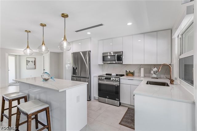 140 Egret ST, Fort Myers Beach, FL 33931
