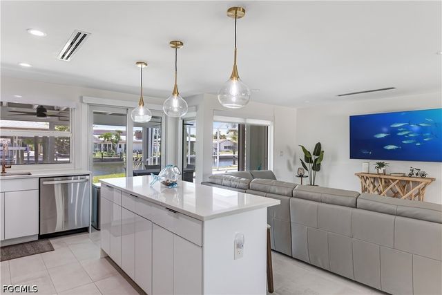 140 Egret ST, Fort Myers Beach, FL 33931