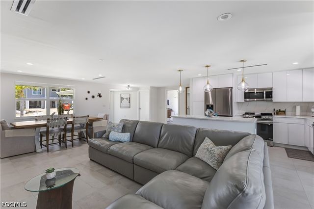 140 Egret ST, Fort Myers Beach, FL 33931