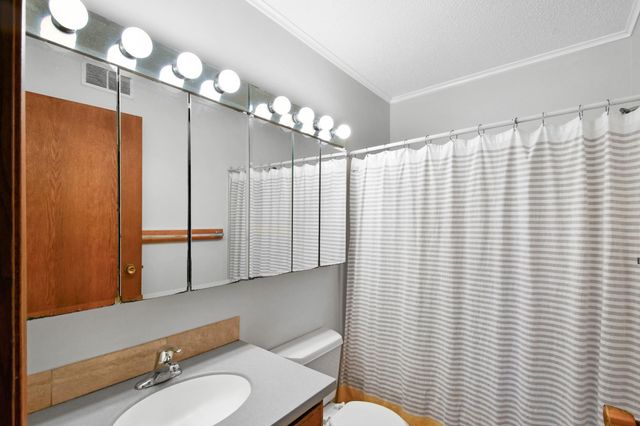 2119 27 Avenue S, Fargo, ND 58103