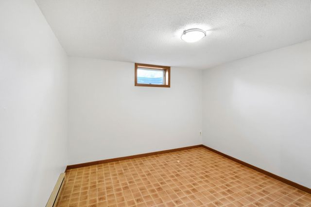 2119 27 Avenue S, Fargo, ND 58103