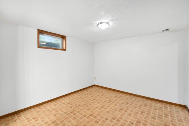 2119 27 Avenue S, Fargo, ND 58103