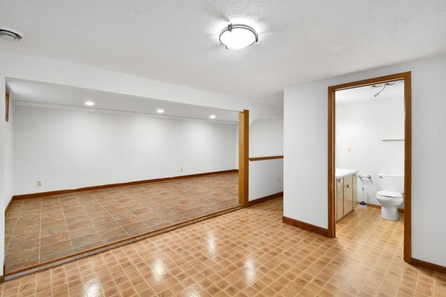 2119 27 Avenue S, Fargo, ND 58103