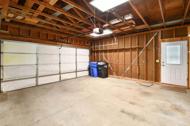 2119 27 Avenue S, Fargo, ND 58103