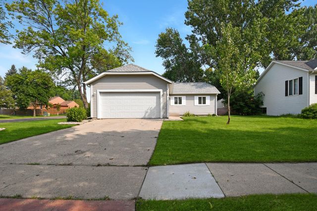 2119 27 Avenue S, Fargo, ND 58103