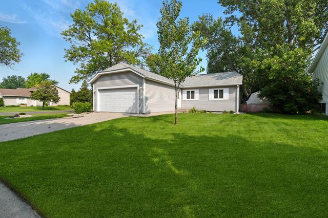 2119 27 Avenue S, Fargo, ND 58103